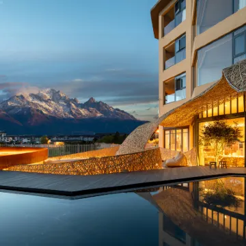 VENTO · Sunlit Golden Peak Lake View Vacation Hotel Hotels near Heilongtan Park