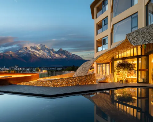 VENTO · Sunlit Golden Peak Lake View Vacation Hotel Hotels in Lijiang