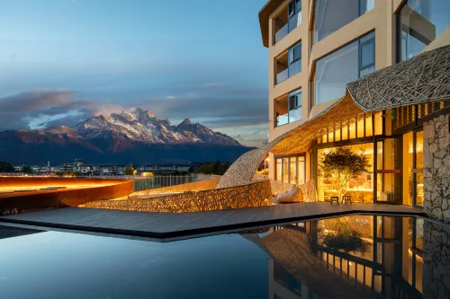 VENTO · Sunlit Golden Peak Lake View Vacation Hotel