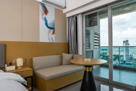 Zhongshan Jinglan Apartment（Poly Plaza Store of Zhongshan North railway station）