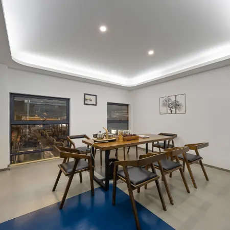 Pingyang Chenmao Guowei Hotel (Wanquan Zhenglou Industrial Zone Zilai Venture Park)