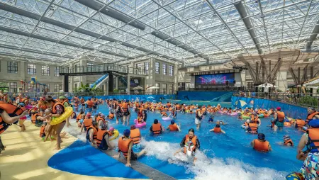 Luming Hot Spring Hotel (Wanfeng Tonghua Ski Resort) Отели рядом с достопримечательностью «Longxingli Cultural Tourism Town»