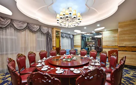 Vienna International Hotel (Hezhou High-speed Railway Station) Отели рядом с достопримечательностью «Ziyunxianjing Scenic Area»