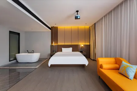 Yilong Hotel (Shenzhen International Convention and Exhibition Center Shajing West Railway Station)