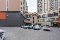 Rezen Select Hotel (Meizhou Wanda Plaza/Hakka Park) - parkir