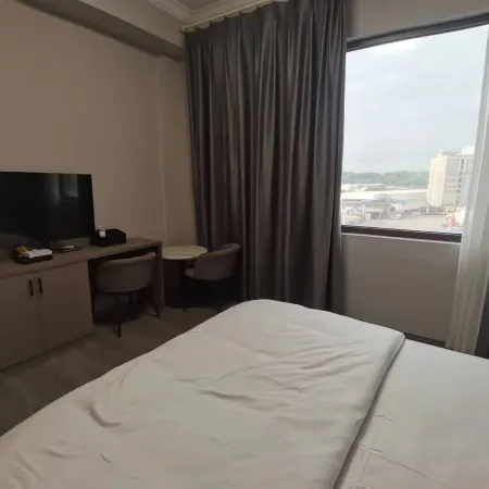 Lifeng Port Hotel
