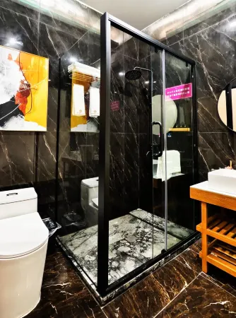 Century Sakura Hotel (Luoding Shiniushan Forest Park Branch) Отели рядом с достопримечательностью «Luoding Museum»