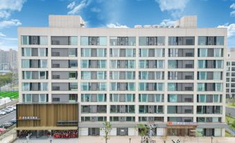 Duole Holiday Hotel (Shanghai Hulan Road Subway Station Branch)