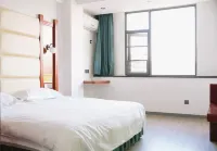 Luotian Yipin Pearl Hotel