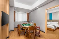 Baisi Yazhi Hotel (North An Huahui Branch, Baiyun Avenue, Guangzhou) Hotels near Renrenjia Shopping Plaza