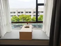 Aimanju Hotel (Shanghai Songjiang Branch) Hotels near BAILIAN OUTLETS PLAZA(QINGPU·SHANGHAI)