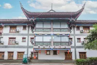 Golden Apple Hotel (Libo Ancient Town Deng Enming Square Branch)