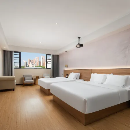 Yunqi Hotel (Jianghan Road Pedestrian Street)