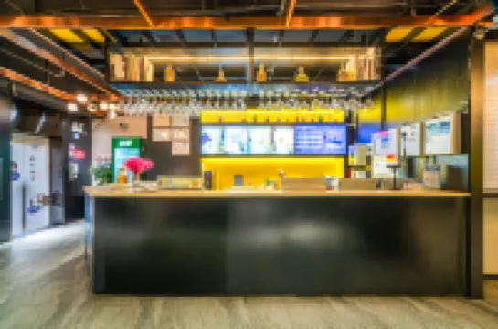 Jishui Shenghe E-sports Apartment