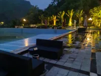 Huafeng Peacock Lake Hotel & Resort - Infinity Pools