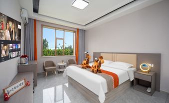 Dunhuang Hutaoli Inn