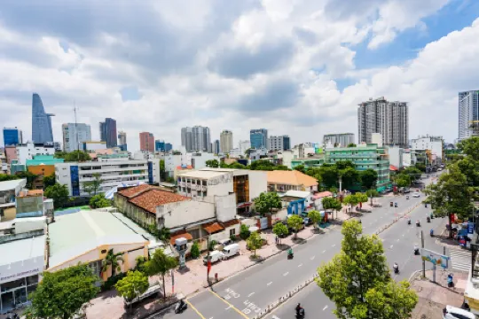 Luna Hotel Saigon Center Отели рядом с достопримечательностью «Музей жертв войны»