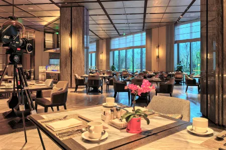 Wanda Vista   Changchun International Movie Metropolis Отели рядом с достопримечательностью «Yatai New City Hotel - Swimming Pool»