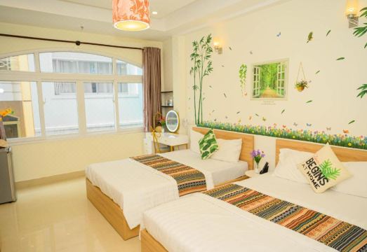 호텔 객실 내부의 아늑한 인테리어 이미지