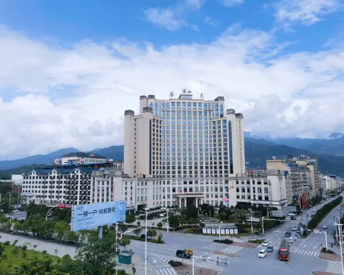 Huatian Grand Hotel (Langshan Avenue) Hotels in Xinning