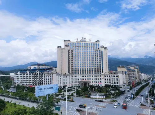 Huatian Grand Hotel (Langshan Avenue) Hotels in Xinning