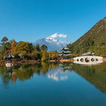 Ruyi Meiju Hotel (The Old Town of Lijiang Dashuiche Store)