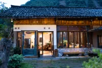Hailuogou Tongtang·Secret Garden Holiday Villa·Snow Mountain Holiday Villa Hotels in Luding County