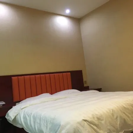 Moon Star Hotel Hotels in Fengqiu