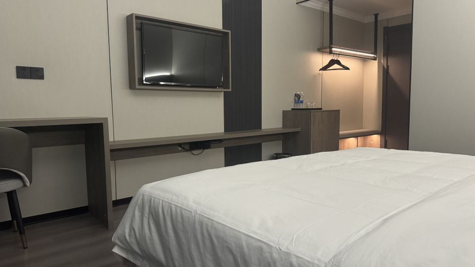 Chayou Zhongqi Grassland Holiday Hotel