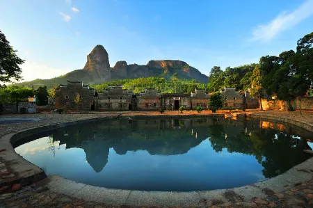 Q+ Shicheng Zuguoshun Hotel (Shicheng County Bus Station) Отели в г. Шичен