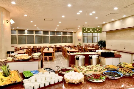 Himeji Ekimae Universal Hotel minamiguchi Отели рядом со станцией JR Higashi-Himeji Station