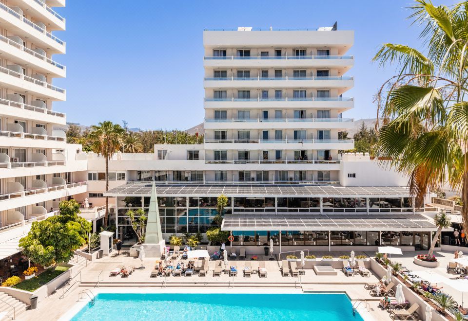 Hotel Catalonia Oro NegroOver view