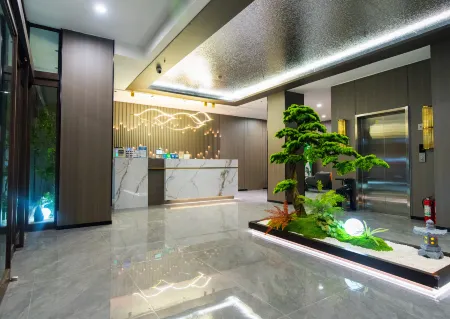 Fuyijia E-sports Hotel (Gongyi Huochang Road Tongben Road Store) Отели рядом с достопримечательностью «Kang Bai Wan Zhuang Yuan»