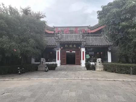 Luding Heyuanju Inn Отели в г. Моудин