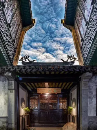 Uin Oriental Hotel Отели рядом с достопримечательностью «HeZhenLiang Yu AoLinPiKe ChenLieGuan»