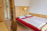 Davos Youth Hostel - balcony