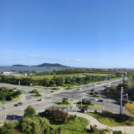 GreenTree (Rongcheng Swan Lake Business Hotel)