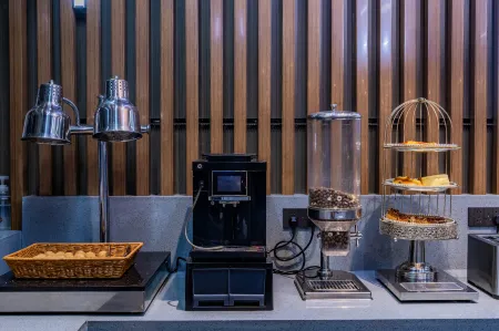 Na Li Hotel (Qinyuan Road Store) Отели рядом с достопримечательностью «Huanghe Institute of Technology»