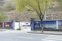 聖鑫ホテル（延安寶塔山） - 駐車場
