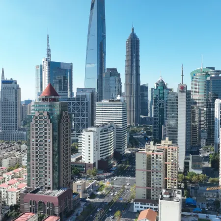 IntercityHotel Shanghai Lujiazui Center Отели рядом с достопримечательностью «Башня Цзинь Мао»