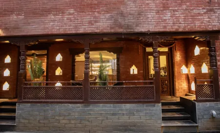 Capital Boutique Hotel Отели рядом с достопримечательностью «Kotilingeshwar Mahadev Temple»