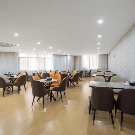 Shengting Smart Hotel (Ruili Branch)
