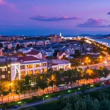 Spring River Flower Moon Hotel (Kunming Dianchi Haigeng Dam)