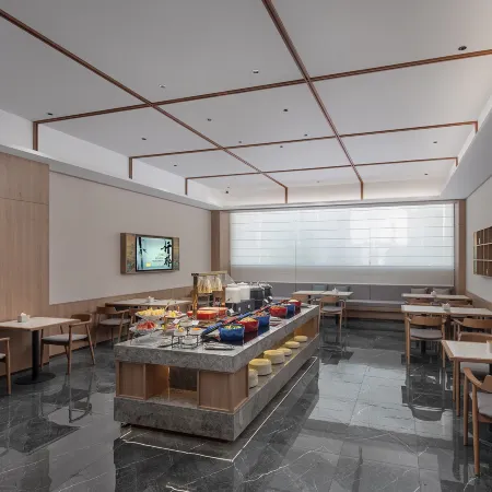 QIANNA HOTEL GLORIOUS (Ruzhou Railway Station)
