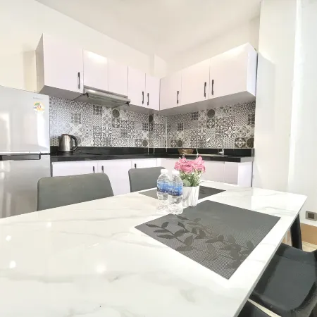 SKY Residence - Rooms & Apartments - 50m to Royal Palace