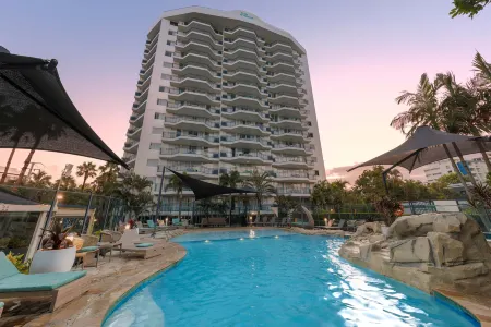 Club Wyndham Kirra Beach Отели рядом с достопримечательностью «Пойнт Дангер»