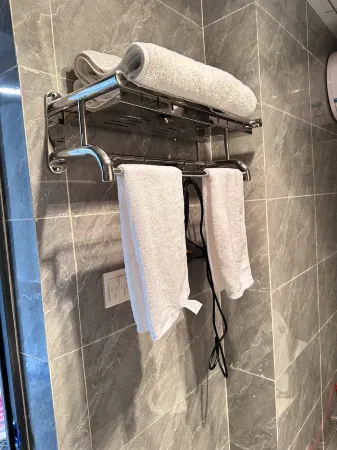 Yajiang Yihao Homestay