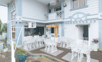 2. RedDoorz..