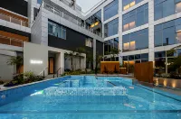 SUNNY Hotel - Rooftop Pools