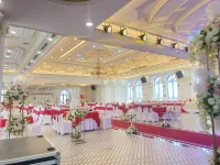 Adamo Hotel Hung Yen - Free Daily Access To The Jimjilbang - Uima-altaat